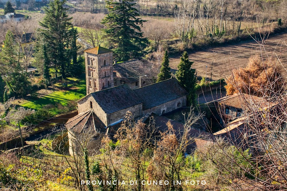 Fotografie Cortemilia, capitale della nocciola piemontese - Langhe