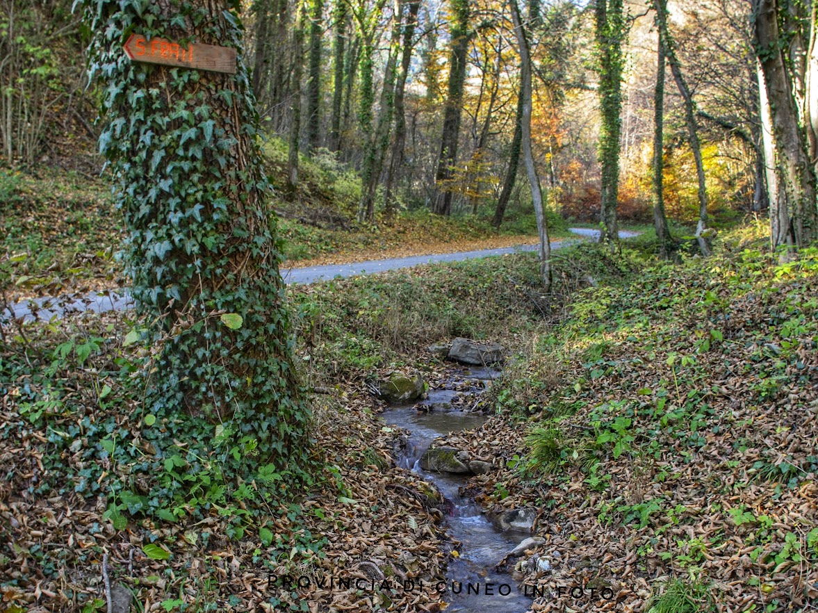 Fotografie Il Sentiero dei Frati - Valgrana