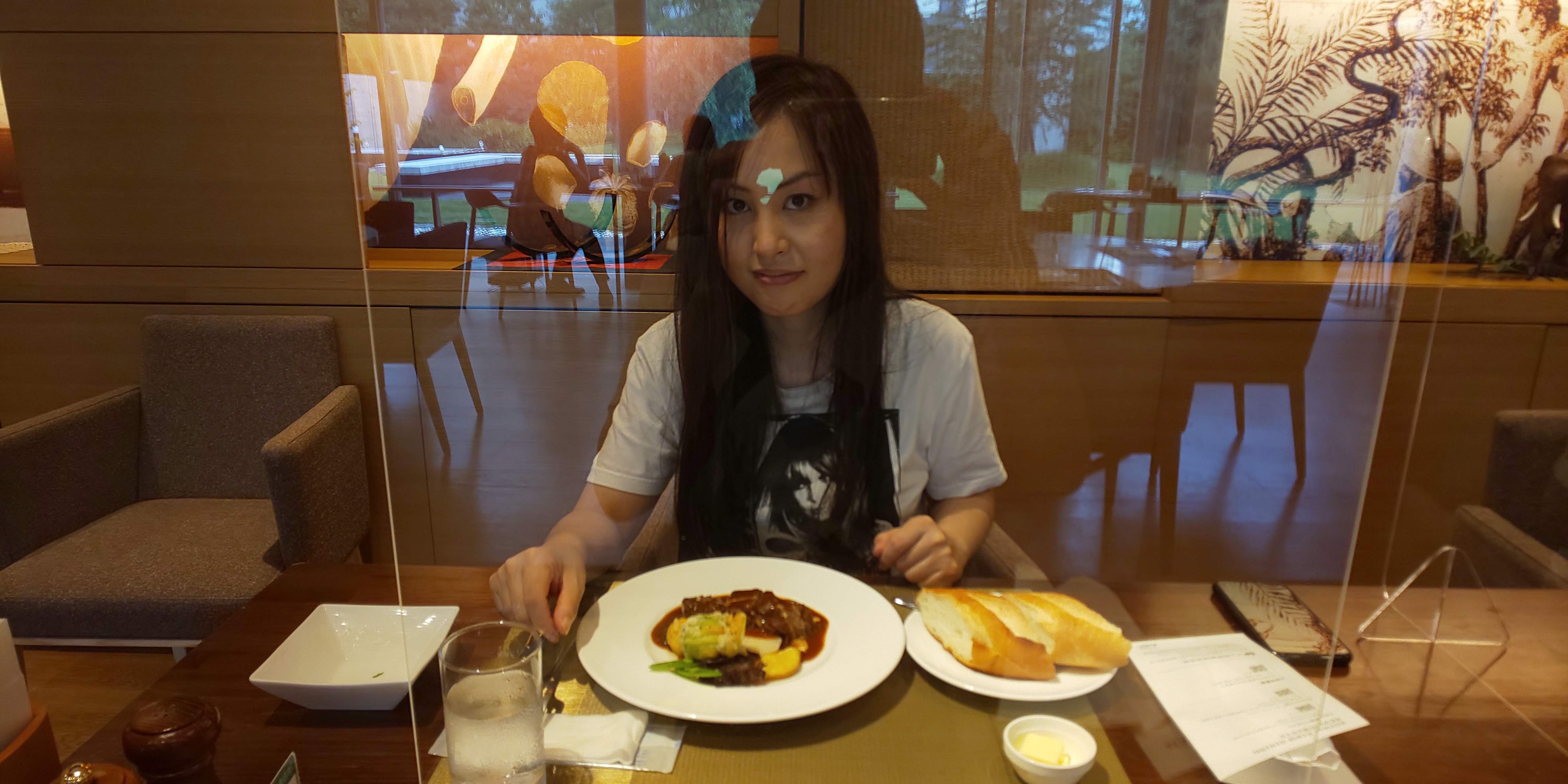 �u�I���G���g�E�J�t�F�v�ŃI���G���g�ȃ����`�B