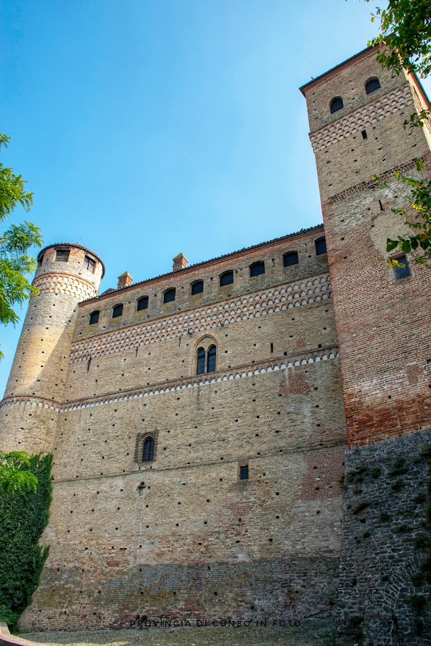Fotografie del Castello di Serralunga d'Alba