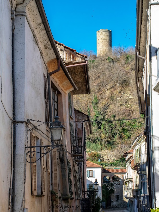 Fotografie Cortemilia, capitale della nocciola piemontese - Langhe