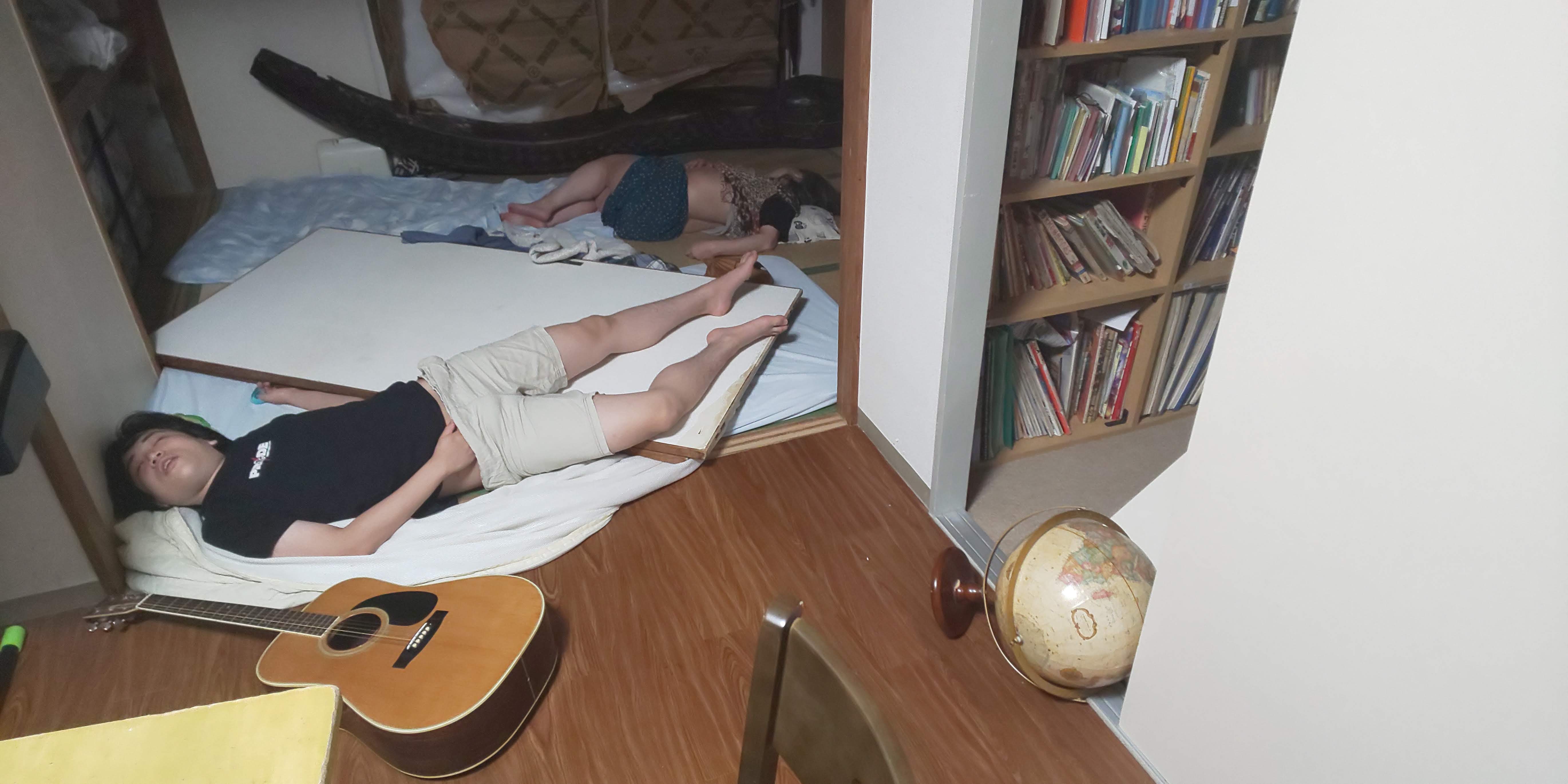 �ڂ��o�߂���A�ӂ��܂�2���A�҂������Y��ɍ��킳���ď�������Ă���A����ɂ��̏�ɁA�Ƃ��݂� ���� �� �d�� ���r�ƍ�����������Ă��܂����B�ӂ������B���I�̉��~���ɂȂ��Ă���Ƃ���� �������� �����o���A�U��Ԃ����Ƃ���B