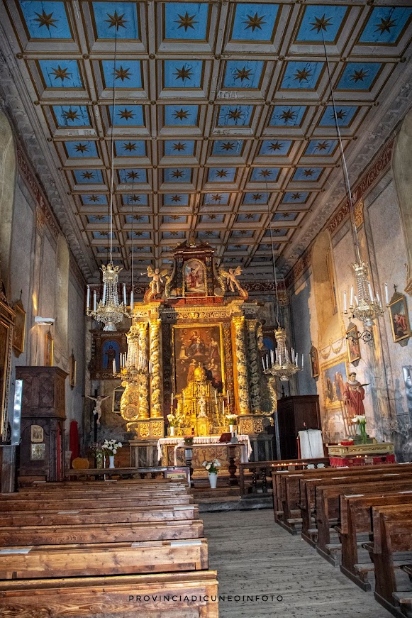 Chianale piccolo borgo in pietra della Valle Varaita