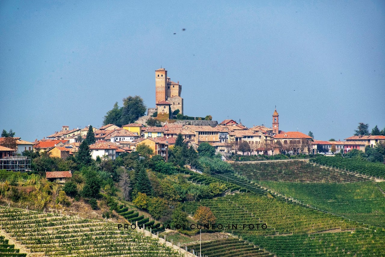 Fotografie del Castello di Serralunga d'Alba