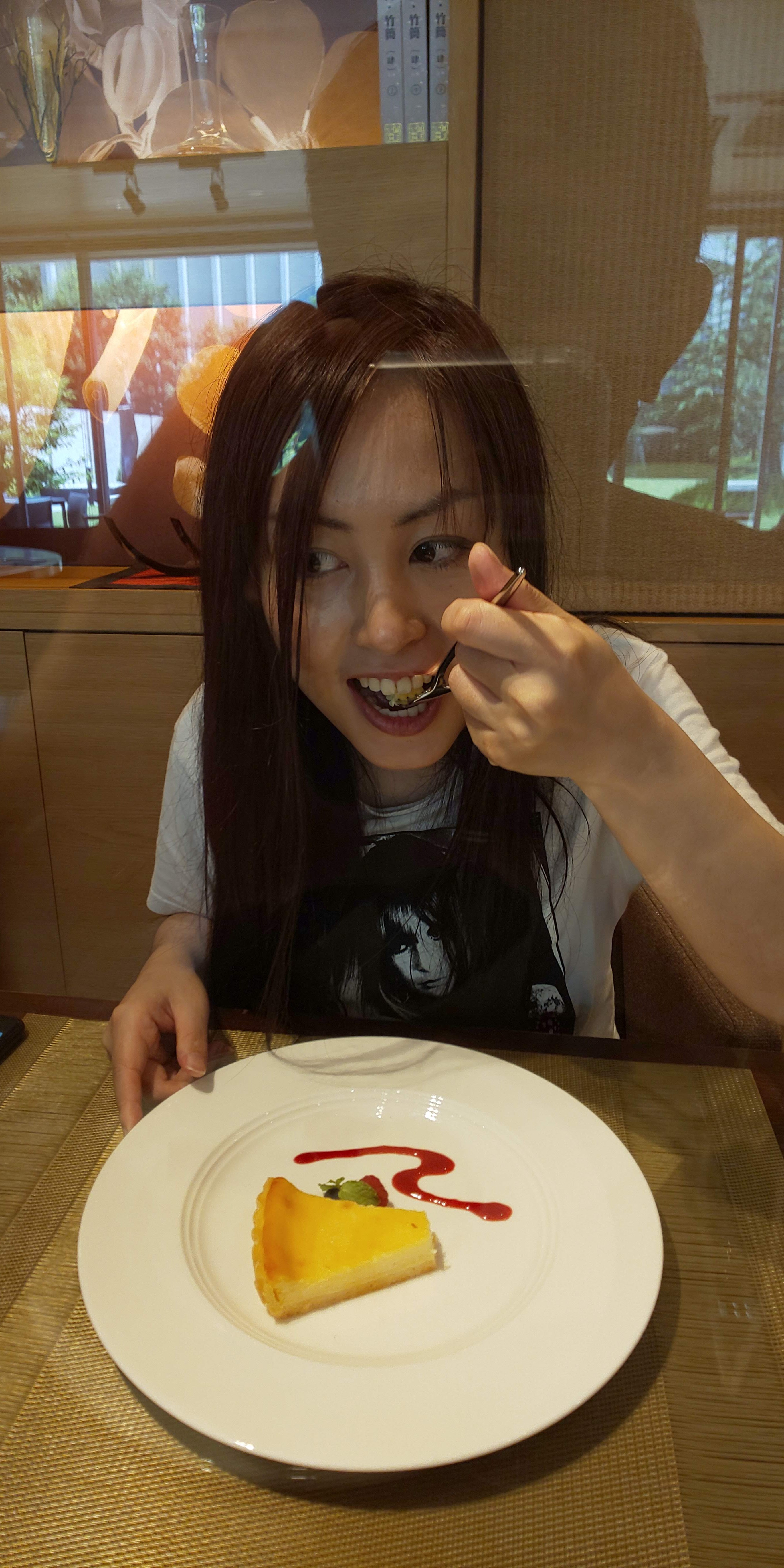 �u�I���G���g�E�J�t�F�v�ŃI���G���g�ȃ����`�B�f�U�[�g�B