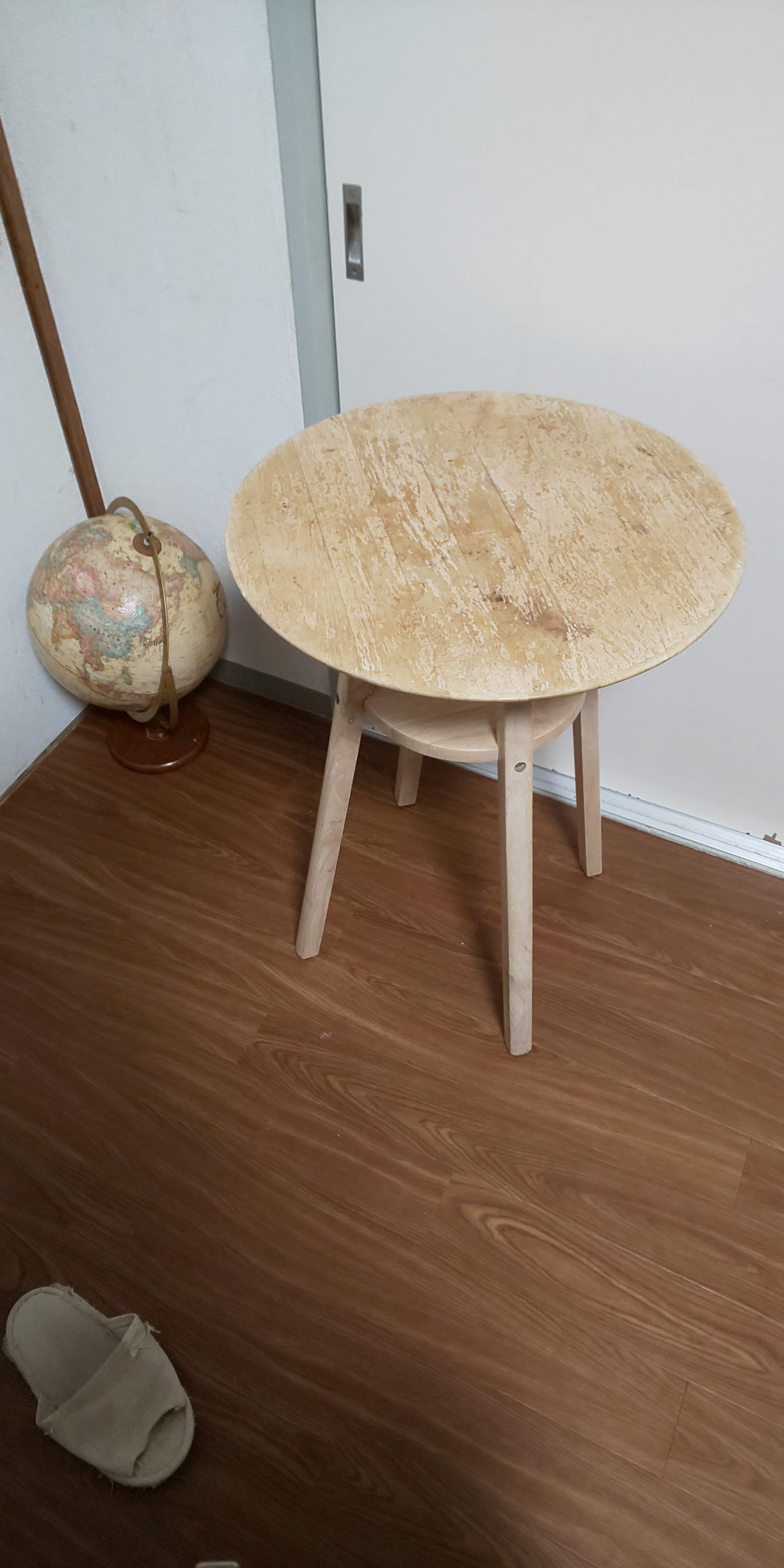 �ۃe�[�u���A���낻������B�����Ă邤���̈�e�B