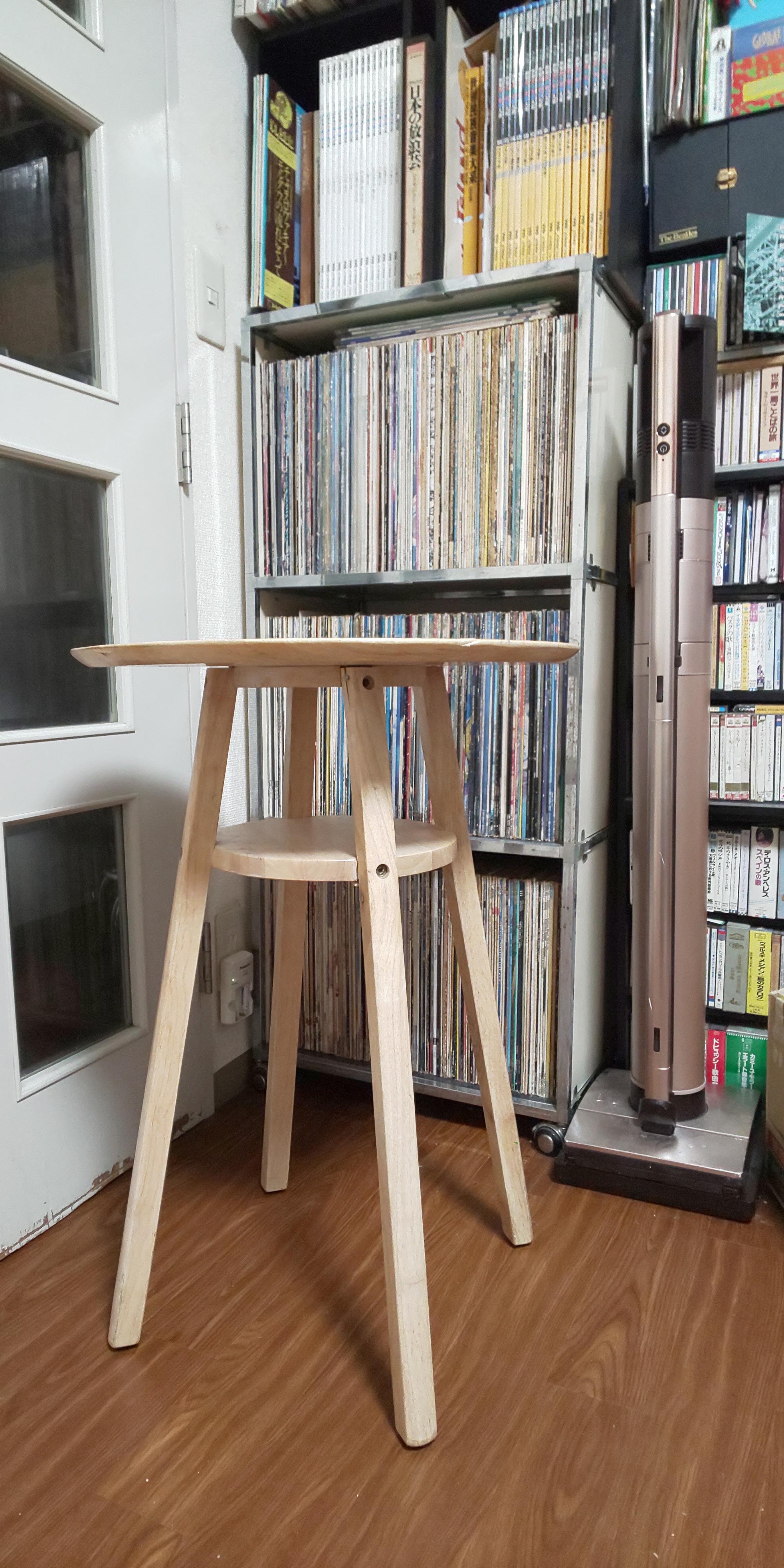 �ۃe�[�u���A���낻������B�����Ă邤���̈�e�B