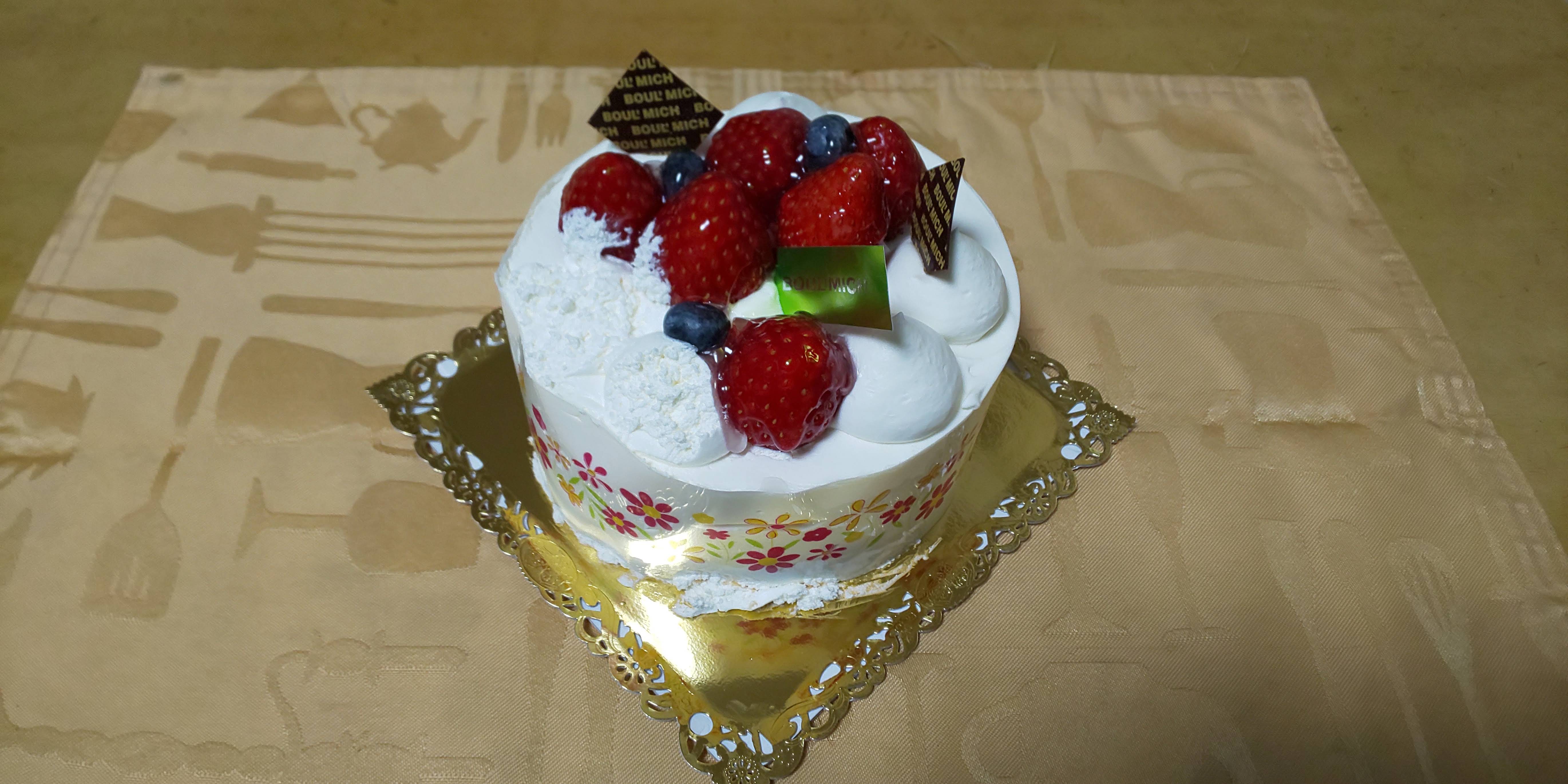 KȂaBj[{  jĂ܂g̓XC[cHׂKȂɂ炸AP[LĂĂĂ܂Buu[~bVvrܐXB