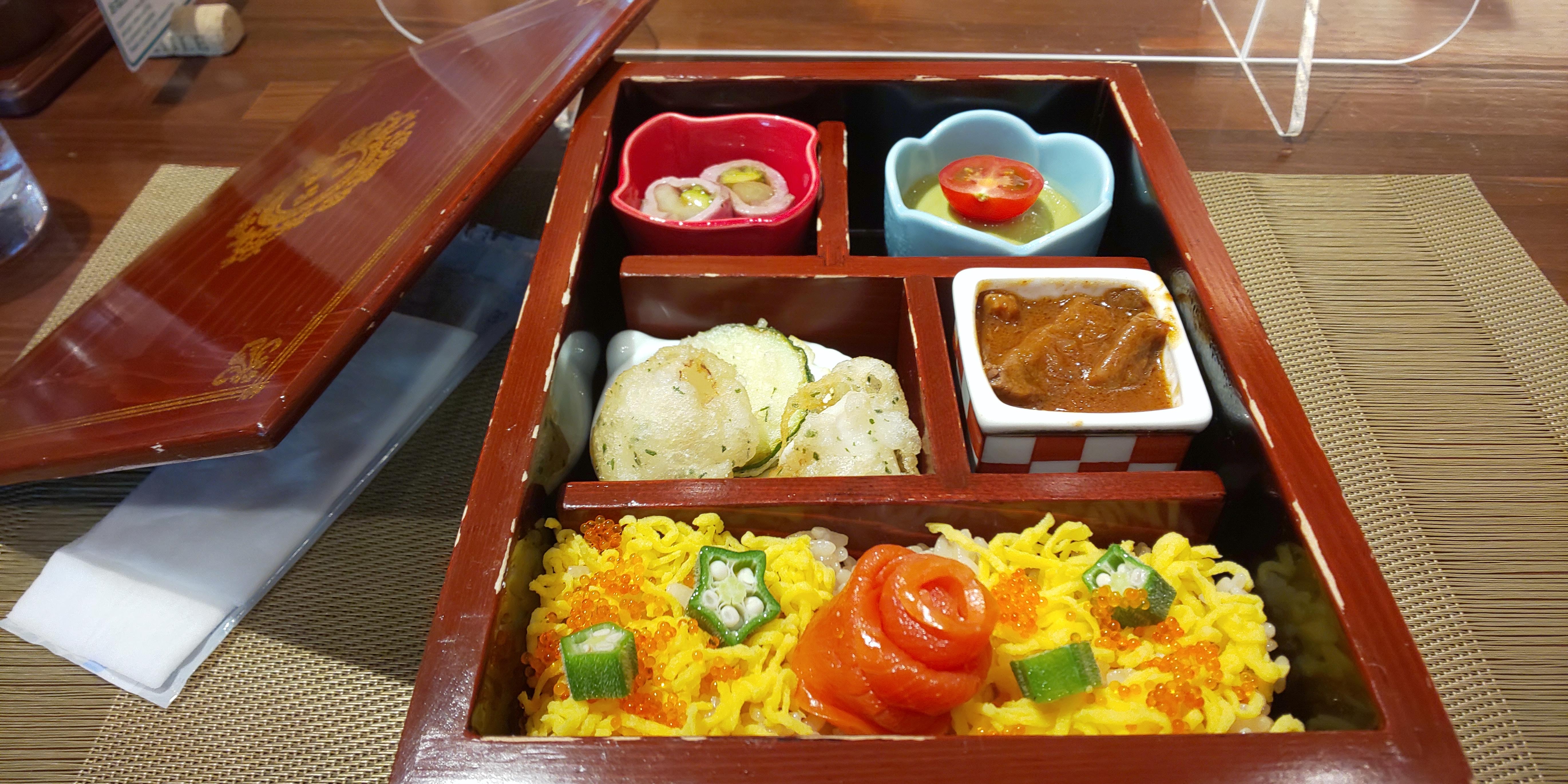 �u�I���G���g�E�J�t�F�v�ŃI���G���g�ȃ����`�B�u�}���[�A���g���l�b�g�̂��d�v��H�炤�B