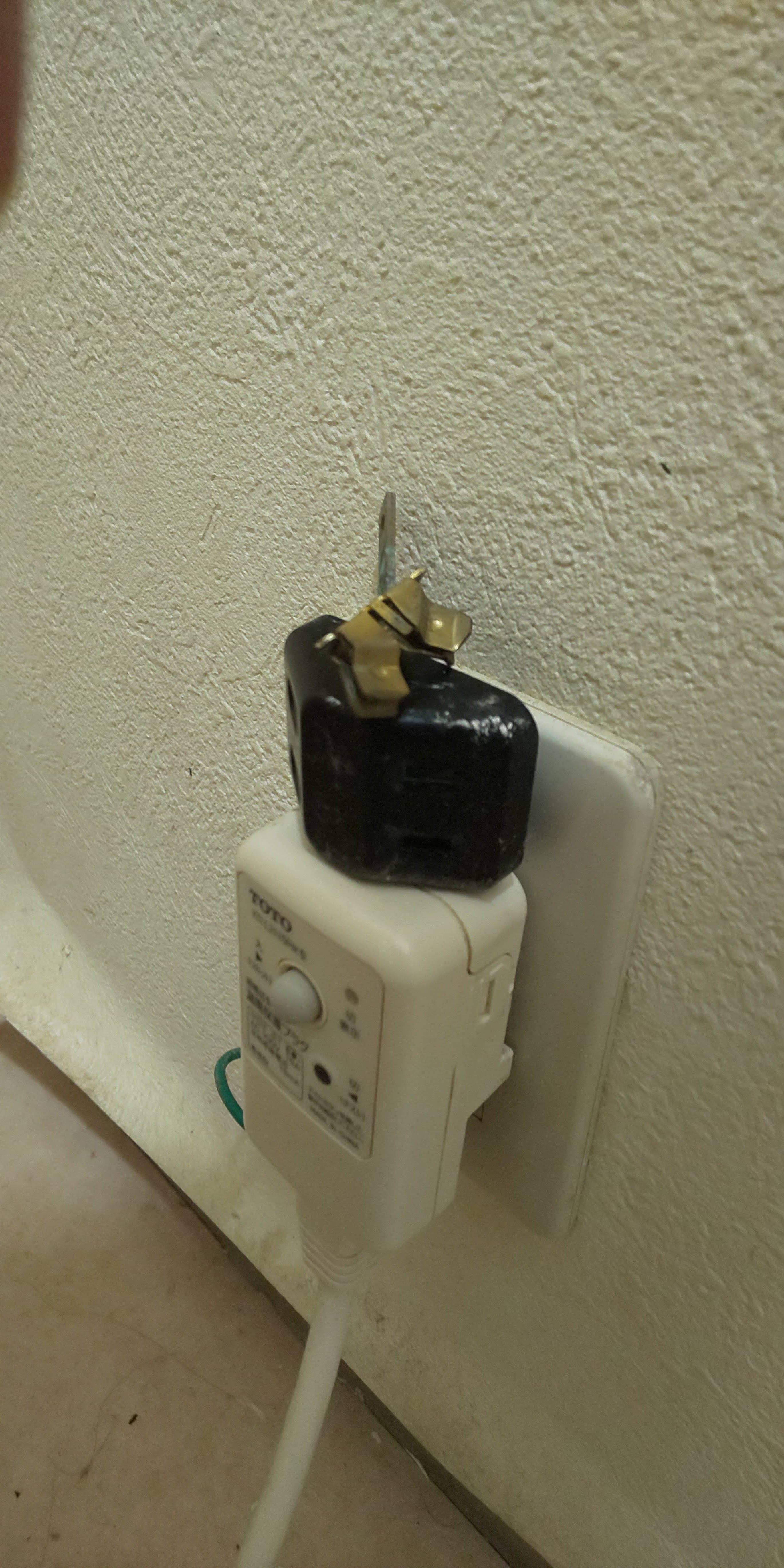 [�Ƃ��݂��e��] �d�C�n���͔j�󂷂�́A��߂� !!