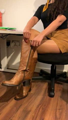 Office trouble: liberating the nylon legs and feet!